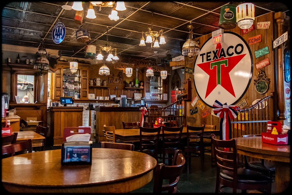 The Filling Station Pub & Grill-4